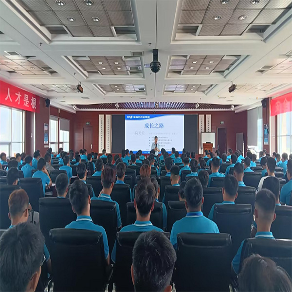 Chairman Ge Yaolun teaches ' growth path ' for the 2023 new employees.